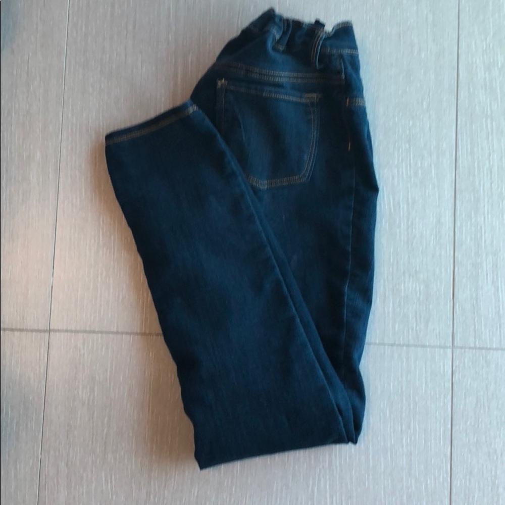 A girls jegging.